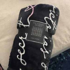 NWT Victoria’s Secret Plush Blanket! Soft & comfy!